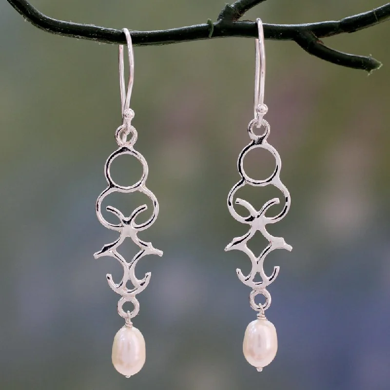 Handmade Sterling Silver 'Sublime Trellis' Pearl Earrings (6 mm) (India) - 2.4*0.5