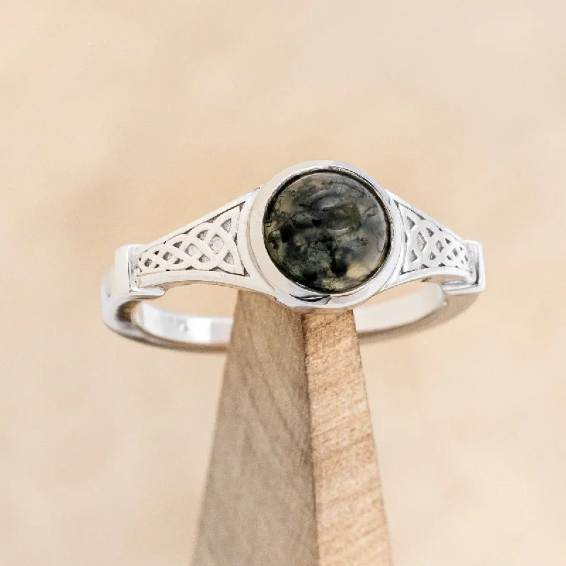 "SELENE" - ROUND CUT MOSS AGATE ENGAGEMENT RING WITH CELTIC SAILOR KNOT ENGRAVINGS