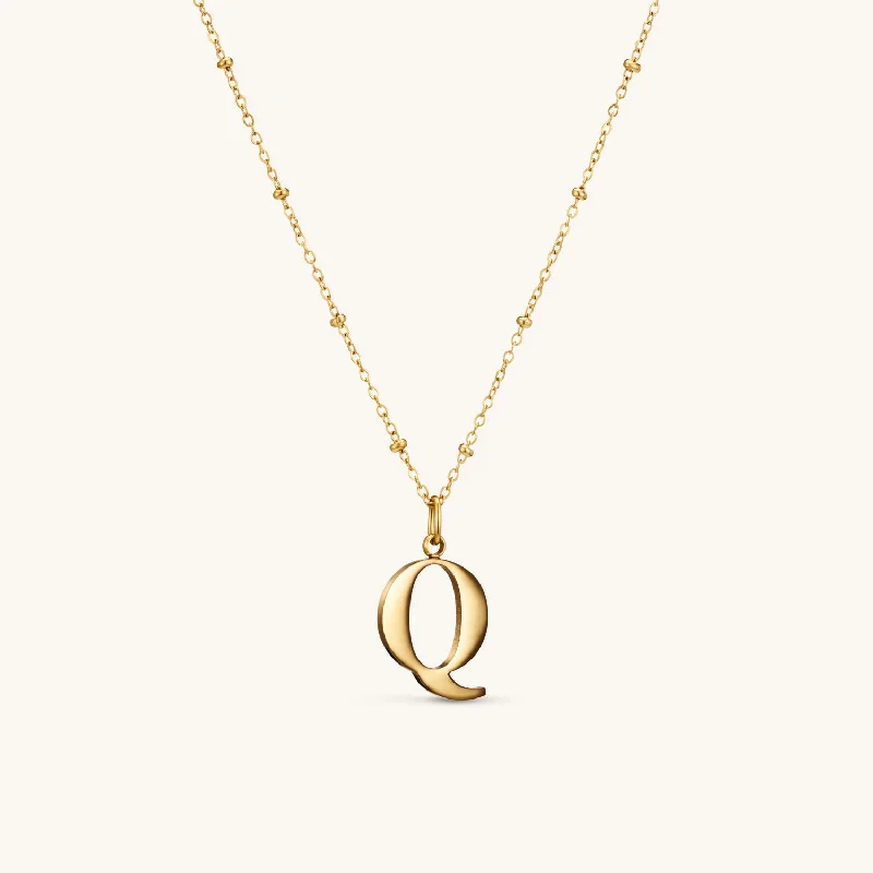 Q Initial Pendant Necklace In Gold